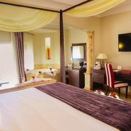 Majestic Elegance Punta Cana (Adults Only) Room photo A room at the hotel
