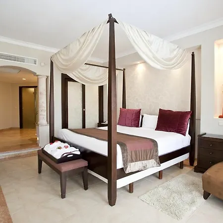 Majestic Elegance Punta Cana (Adults Only) Room photo A bedroom at the resort